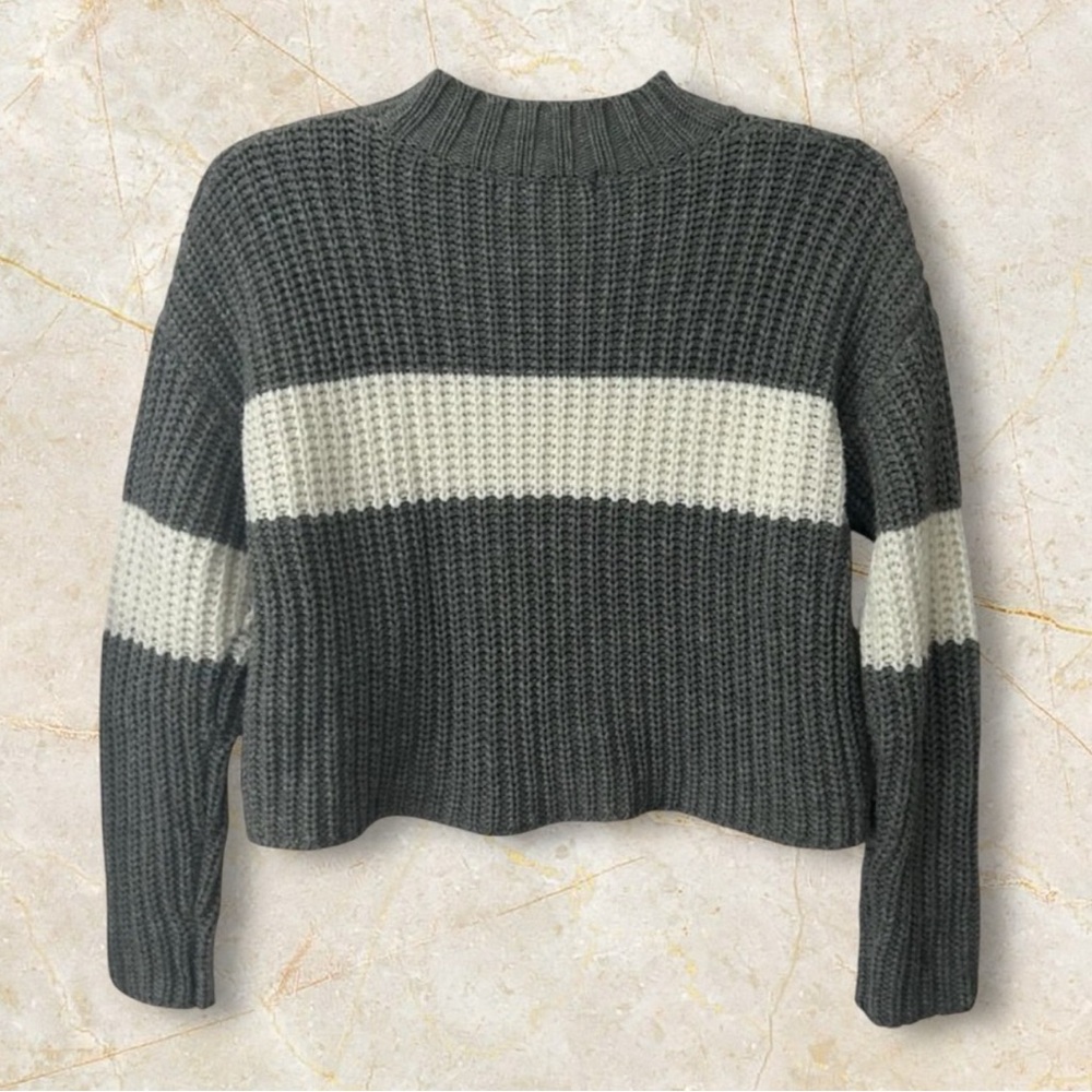 Forever 21 Gray and White Cowl Neck Sweater with Chunky Knit